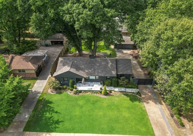 Photo 3 of Single family home for sale at 211 Cecilia Dr, Memphis, TN 38117 | MLS# 3597353 | Listing updated on 2026-09-22
