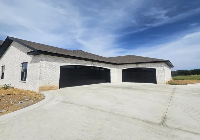 Photo 2 of Single family home for sale at 1063 Linder Ridge Rd, Woodlawn, TN 37191 | MLS# 3597371 | Listing updated on 2026-09-24