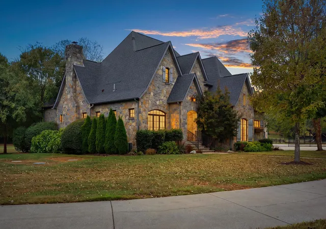 Photo 1 of Mansion for sale at 4020 Jessica Ln, Franklin, TN 37064 | MLS# 3598387 | Listing updated on 2026-10-07