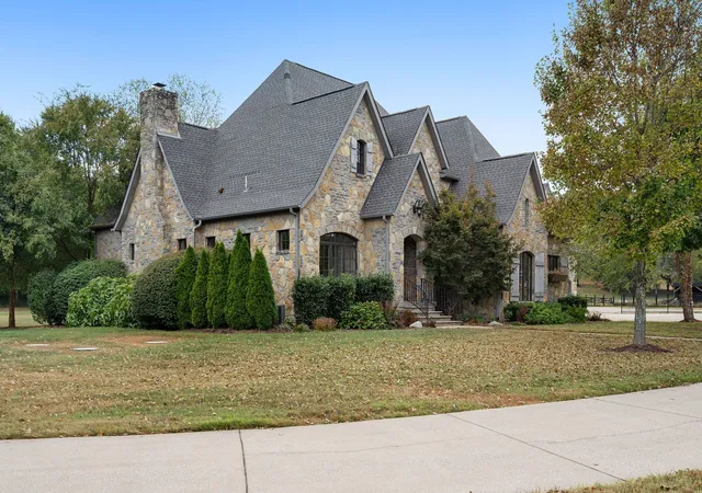 Photo 2 of Mansion for sale at 4020 Jessica Ln, Franklin, TN 37064 | MLS# 3598387 | Listing updated on 2026-10-07