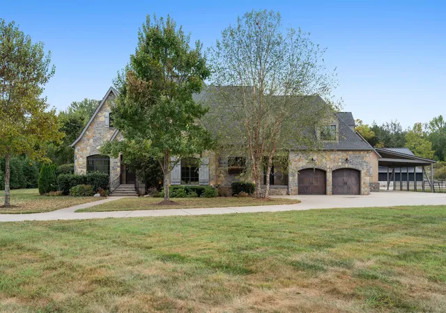 Photo 3 of Single family home for sale at 4020 Jessica Ln, Franklin, TN 37064 | MLS# 3598387 | Listing updated on 2026-10-07