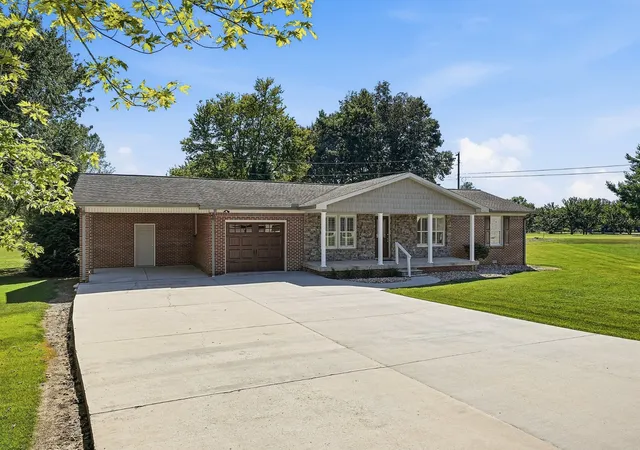 Photo 1 of Single family home for sale at 579 Pack Cir, Smithville, TN 37166 | MLS# 3603623 | Listing updated on 2026-10-01