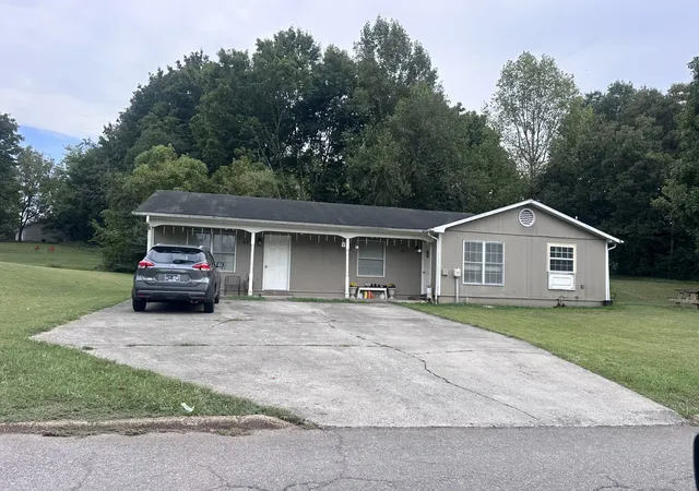 Photo 3 of Sale Pending at 313 Oak St, Athens, TN 37303 | MLS# 3597380 | Listing updated on 2026-09-22