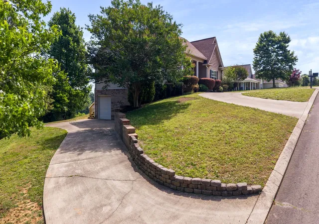 Photo 4 of Single family home for sale at 100 Brook Holw Dr SE, Cleveland, TN 37323 | MLS# 3597379 | Listing updated on 2026-09-22