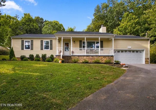 Single family home for sale at 6130 Grove Dr, Knoxville, TN 37918 | MLS# 3597378