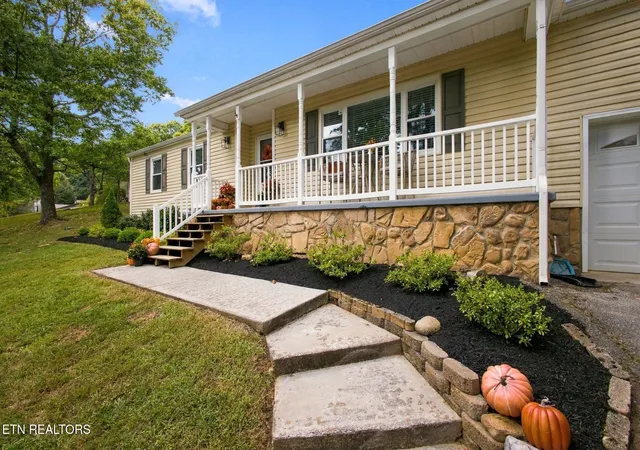 Photo 1 of Single family home for sale at 6130 Grove Dr, Knoxville, TN 37918 | MLS# 3597378 | Listing updated on 2026-09-22