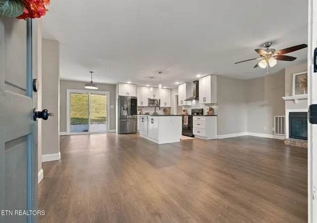 Photo 3 of Single family home for sale at 6130 Grove Dr, Knoxville, TN 37918 | MLS# 3597378 | Listing updated on 2026-09-22