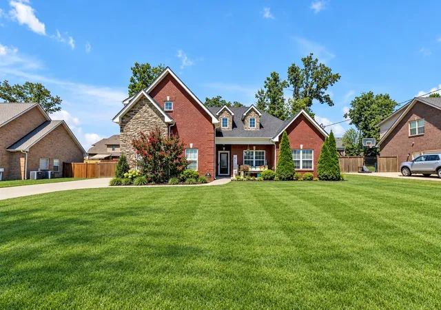 Photo 1 of Single family home for sale at 1131 Rivercrest Dr, Murfreesboro, TN 37129 | MLS# 3597626 | Listing updated on 2026-10-09