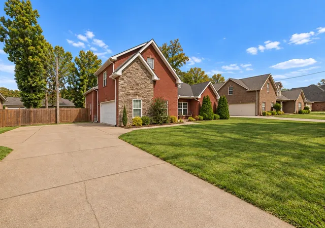 Photo 2 of Single family home for sale at 1131 Rivercrest Dr, Murfreesboro, TN 37129 | MLS# 3597626 | Listing updated on 2026-10-09