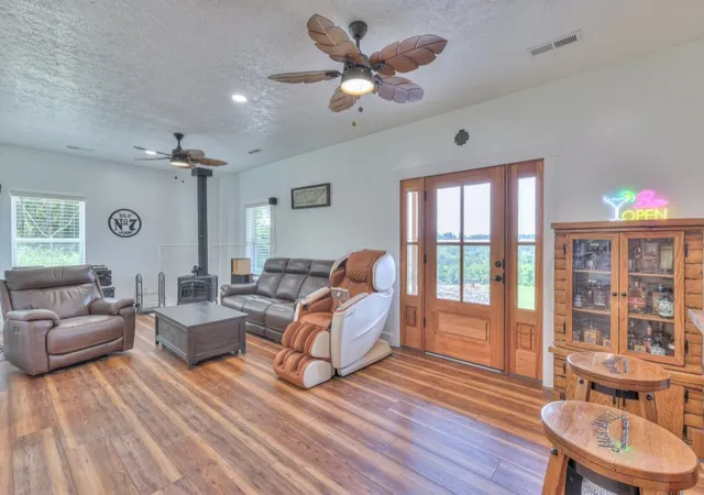 Photo 3 of Single family home for sale at 557 Ward Holw Rd, Shelbyville, TN 37160 | MLS# 3598439 | Listing updated on 2026-09-24