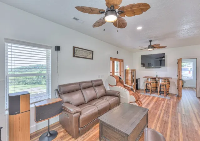 Photo 4 of Single family home for sale at 557 Ward Holw Rd, Shelbyville, TN 37160 | MLS# 3598439 | Listing updated on 2026-09-24