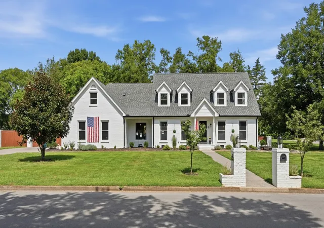 Photo 1 of Single family home for sale at 2104 Riverbend Dr, Murfreesboro, TN 37129 | MLS# 3597977 | Listing updated on 2026-10-29