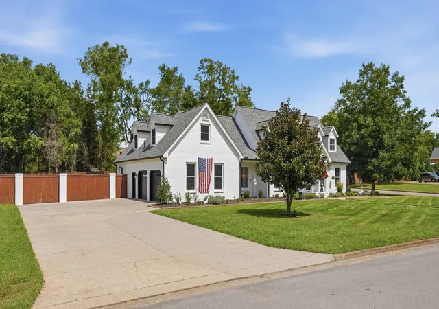 Photo 4 of Single family home for sale at 2104 Riverbend Dr, Murfreesboro, TN 37129 | MLS# 3597977 | Listing updated on 2026-10-29