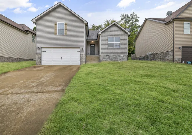 Single family home for sale at 424 Leslie Wood Dr, Clarksville, TN 37040 | MLS# 3598906