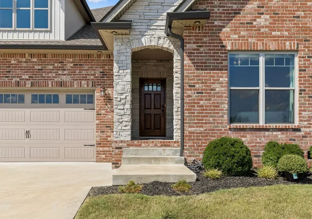 Photo 3 of Single family home for sale at 221 Dorchester Cir, Clarksville, TN 37043 | MLS# 3597436 | Listing updated on 2026-09-25