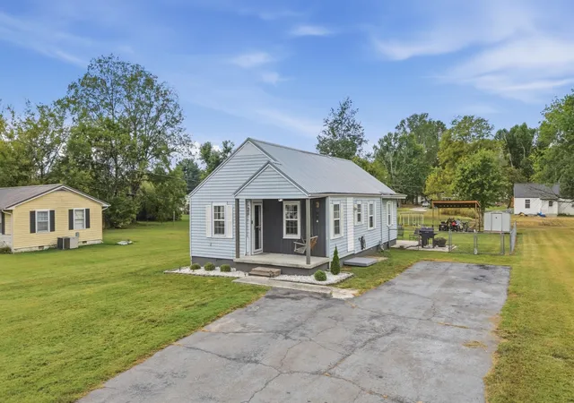 Photo 1 of Single family home for sale at 271 Hunt St, Manchester, TN 37355 | MLS# 3598519 | Listing updated on 2026-10-07