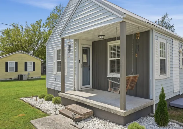 Photo 3 of Single family home for sale at 271 Hunt St, Manchester, TN 37355 | MLS# 3598519 | Listing updated on 2026-10-07