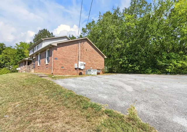 Listing Photo 4 - Condo for sale in building located at 1681 Baltimore Dr, Clarksville, TN 37043