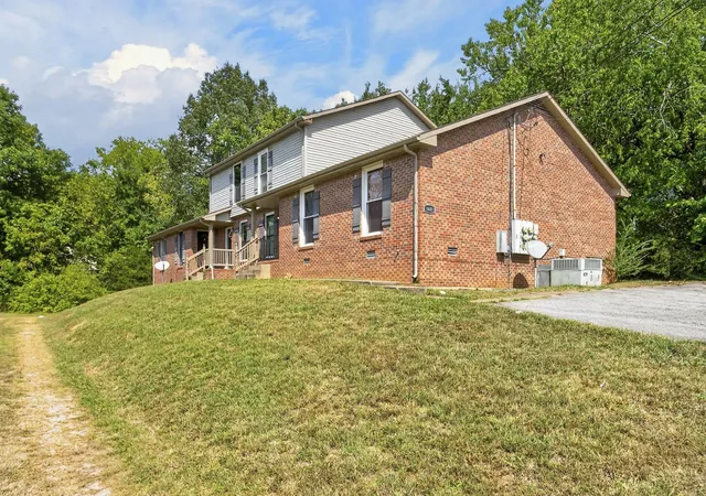 Listing Photo 5 - Condo for sale in building located at 1681 Baltimore Dr, Clarksville, TN 37043