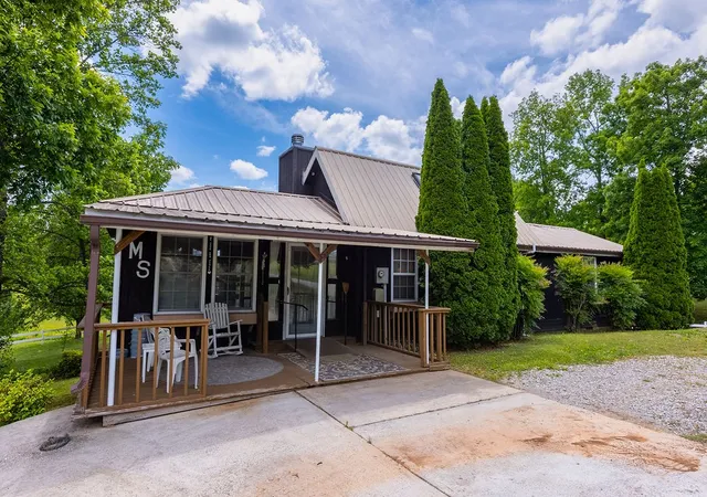 Photo 2 of Single family home for sale at 5330 Sparta Hwy, Rock Island, TN 38581 | MLS# 3597560 | Listing updated on 2026-09-24