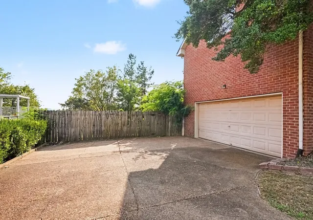 Photo 1 of Single family home for sale at 6721 Autumnwood Dr, Nashville, TN 37221 | MLS# 3597749 | Listing updated on 2026-09-22