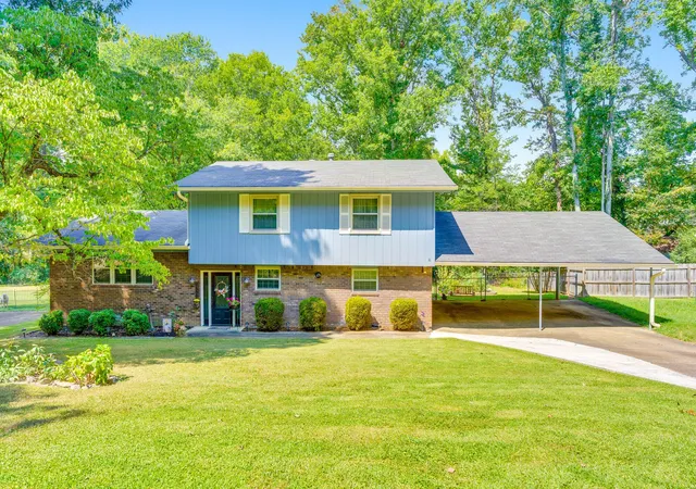 Photo 2 of Single family home for sale at 7529 Irongate Dr, Hixson, TN 37343 | MLS# 3597496 | Listing updated on 2026-10-05