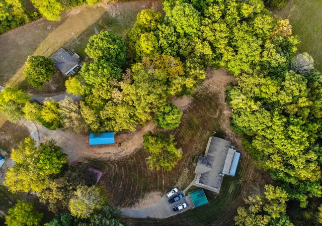 Photo 3 of Manufactured home for sale at 2524 Antioch Church Rd, Clarksville, TN 37040 | MLS# 3618613 | Listing updated on 2026-10-09