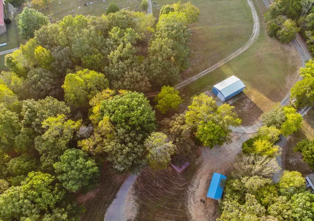 Photo 4 of Manufactured home for sale at 2524 Antioch Church Rd, Clarksville, TN 37040 | MLS# 3618613 | Listing updated on 2026-10-09