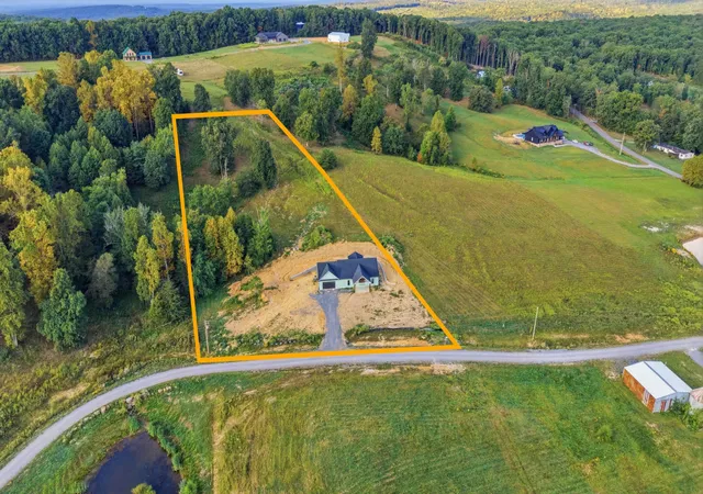 Photo 3 of Single family home for sale at 156 Old Dirt Rd, Graysville, TN 37338 | MLS# 3597498 | Listing updated on 2026-09-22