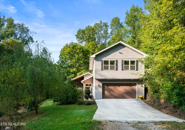 Photo 2 of Single family home for sale at 4331 Cabbage Dr, Knoxville, TN 37938 | MLS# 3597502 | Listing updated on 2026-10-08