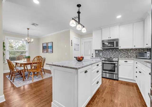 Photo 2 of Single family home for sale at 2518 Meadowood Dr, Nashville, TN 37214 | MLS# 3619114 | Listing updated on 2026-10-20