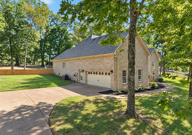 Photo 4 of Single family home for sale at 1213 Lake Marie Rd, Gallatin, TN 37066 | MLS# 3597630 | Listing updated on 2026-10-15