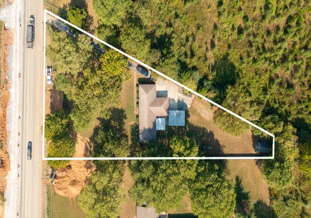 Photo 2 of Single family home for sale at 1423 Sparta Pike, Lebanon, TN 37090 | MLS# 3597549 | Listing updated on 2026-09-22