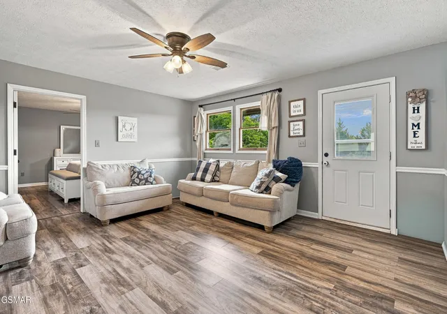 Photo 3 of Single family home for sale at 420 Hayes Dr, Kodak, TN 37764 | MLS# 3597543 | Listing updated on 2026-09-24