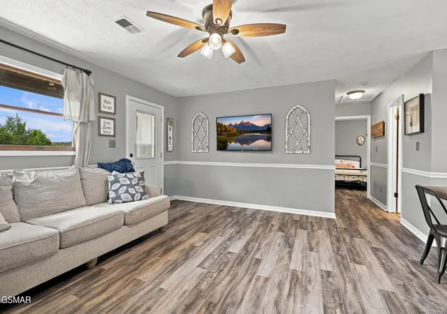 Photo 3 of Single family home for sale at 420 Hayes Dr, Kodak, TN 37764 | MLS# 3597543 | Listing updated on 2026-09-24
