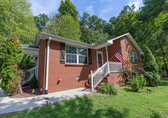 Photo 1 of Single family home for sale at 6724 E Benton Rd, Springfield, TN 37172 | MLS# 3597864 | Listing updated on 2026-09-23