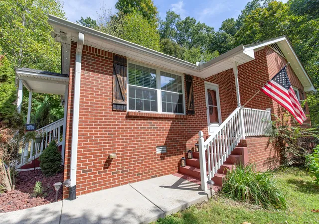 Photo 2 of Single family home for sale at 6724 E Benton Rd, Springfield, TN 37172 | MLS# 3597864 | Listing updated on 2026-09-23