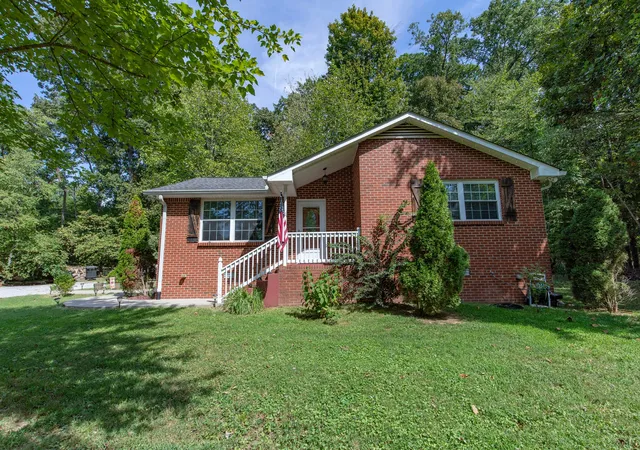 Photo 3 of Single family home for sale at 6724 E Benton Rd, Springfield, TN 37172 | MLS# 3597864 | Listing updated on 2026-09-23