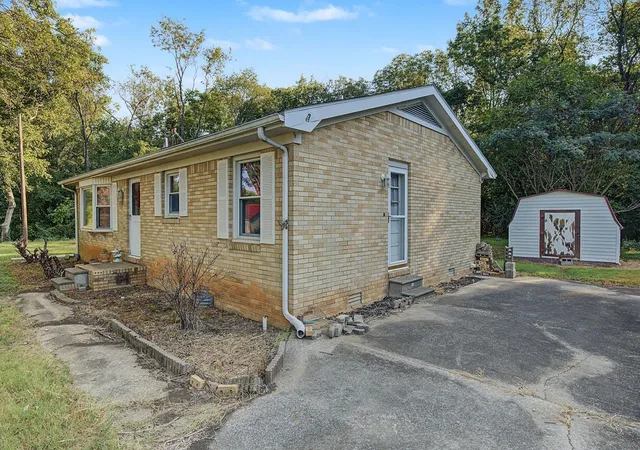 Photo 3 of Single family home for sale at 128 School House Rd, Gracey, KY 42232 | MLS# 3602277 | Listing updated on 2026-09-29
