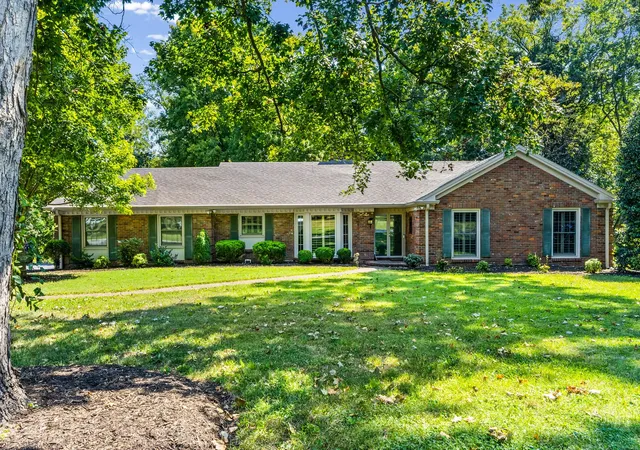 Single family home for sale at 612 Deepwood Dr, Hopkinsville, KY 42240 | MLS# 3597684