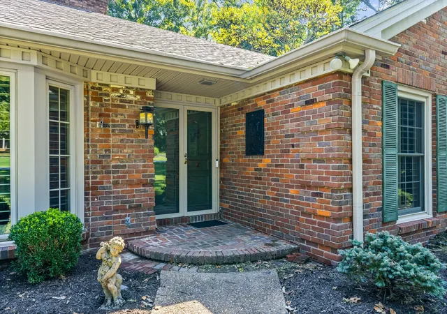 Photo 3 of Single family home for sale at 612 Deepwood Dr, Hopkinsville, KY 42240 | MLS# 3597684 | Listing updated on 2026-09-22