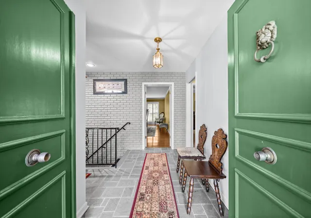 Photo 4 of Single family home for sale at 612 Deepwood Dr, Hopkinsville, KY 42240 | MLS# 3597684 | Listing updated on 2026-09-22