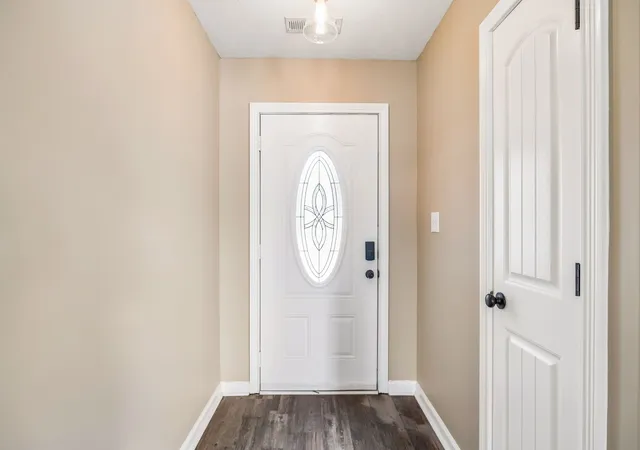 Photo 2 of Single family home for sale at 1115 Freedom Dr, Clarksville, TN 37042 | MLS# 3597583 | Listing updated on 2026-09-23