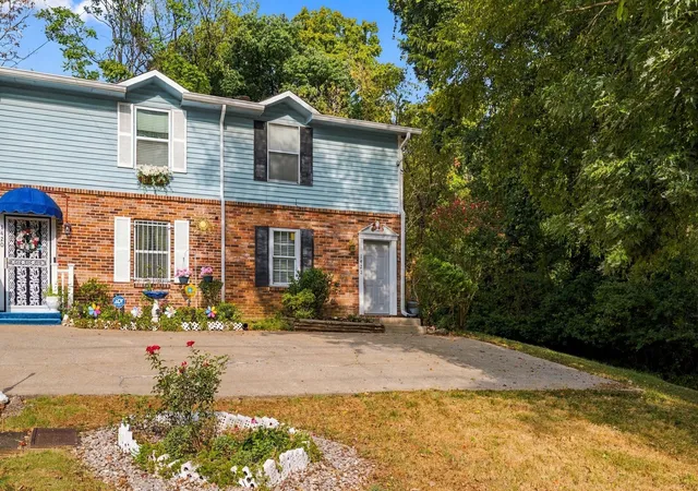 Photo 1 of Single family home for sale at 1422 Campbell Cir, Nashville, TN 37206 | MLS# 3598128 | Listing updated on 2026-09-23