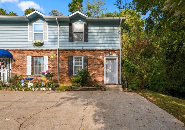 Photo 2 of Single family home for sale at 1422 Campbell Cir, Nashville, TN 37206 | MLS# 3598128 | Listing updated on 2026-09-23