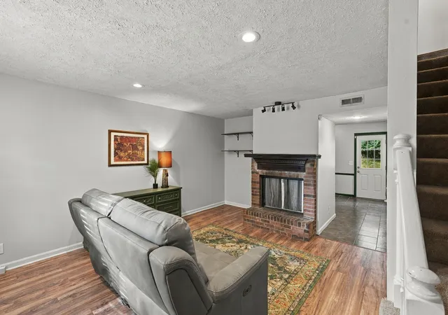 Photo 3 of Single family home for sale at 1422 Campbell Cir, Nashville, TN 37206 | MLS# 3598128 | Listing updated on 2026-09-23