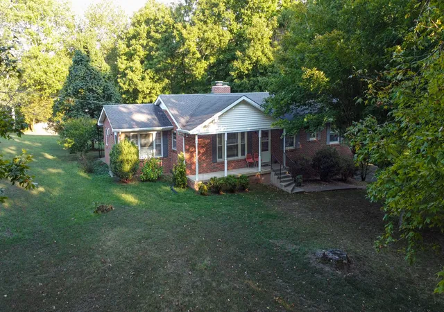 Photo 1 of Single family home for sale at 1745 Cumberland Hts Rd, Clarksville, TN 37040 | MLS# 3597648 | Listing updated on 2026-09-25