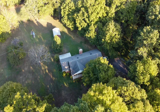 Photo 3 of Single family home for sale at 1745 Cumberland Hts Rd, Clarksville, TN 37040 | MLS# 3597648 | Listing updated on 2026-09-25