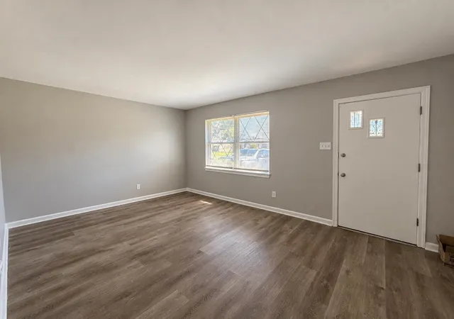Photo 3 of Single family home for sale at 4887 Peace St, Memphis, TN 38109 | MLS# 3597613 | Listing updated on 2026-09-22