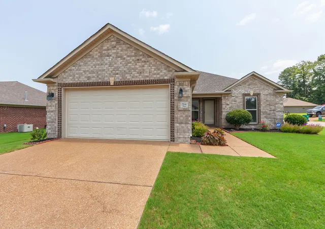 Photo 1 of Single family home for sale at 44 Little Brk Ln, Jackson, TN 38305 | MLS# 3597641 | Listing updated on 2026-09-22
